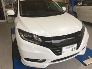 ホンダ ヴェゼル グリル、Rスポ交換で~す('◇')ゞ