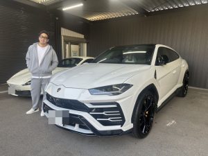 ウルス　正規ディーラー車　右ハンドル　ご納車完了致しました。