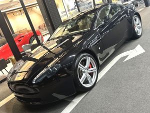 アストンマーティン　V8ヴァンテージ　正規ディーラー車　右ハンドル　スポーツシフト　ご納車完了致しました！！