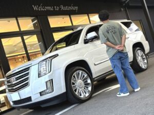 キャデラック エスカレード　プラチナム　正規ディーラー車　後期型　AT8速モデル　ご納車完了致しました。