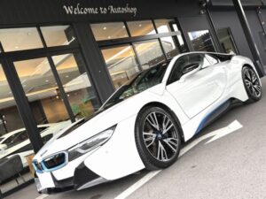 BMW i8　正規ディーラー車　右ハンドル　LEDヘッドライト　コンフォートアクセス　BMWiインテリアデザインCARPO　ご納車完了致しました。