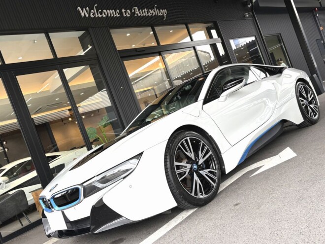 BMW i8 正規ディーラー車 右ハンドル LEDヘッドライト コンフォートアクセス BMWiインテリアデザインCARPO ご納車完了致しました。