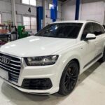 アウディ Q7 トランクライトスイッチ交換