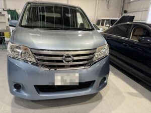 セレナ　C26　ブレーキ鳴き　キーキー音　ブレーキパッド面取り