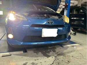 タイヤ交換　トヨタ　アクア　NHP10