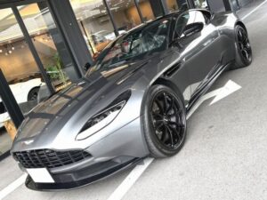 アストンマーティン DB11 AMR 正規ディーラー車 右ハンドル グロスブラックパック ご納車完了致しました。