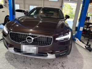 ボルボ　クロスカントリー　エンジン関連修理・整備　サブバッテリー交換