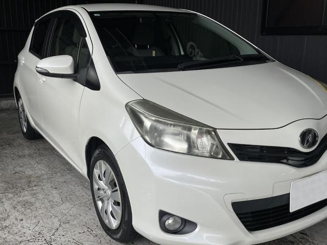 トヨタ ヴィッツ ヘッドライト磨き DBA-NSP130