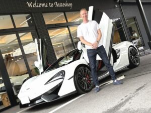 マクラーレン ５７０Ｓスパイダー　正規ディーラー車　左ハンドル　ご納車完了致しました。