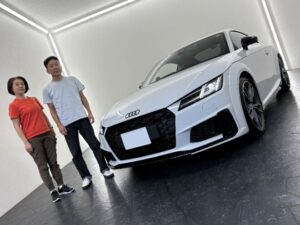 アウディ TTSクーペ 正規ディーラー車 ご納車完了致しました。