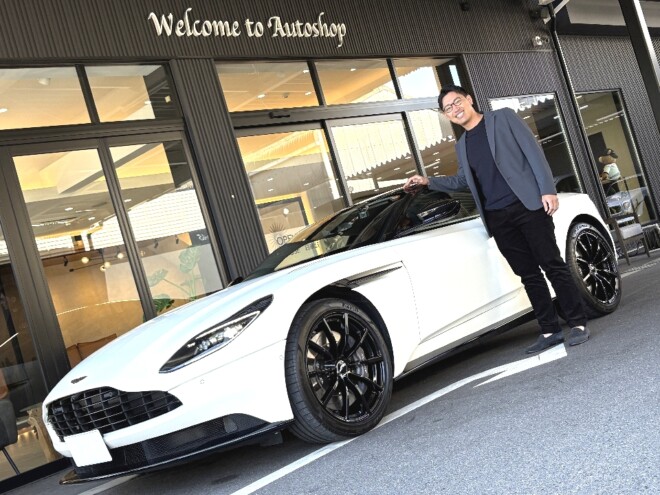 アストンマーティン DB11 AMR 正規ディーラー車 ご納車完了致しました。