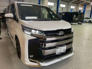 トヨタ　新型ノア　前後ドライブレコーダー　テレビキャンセラー取付