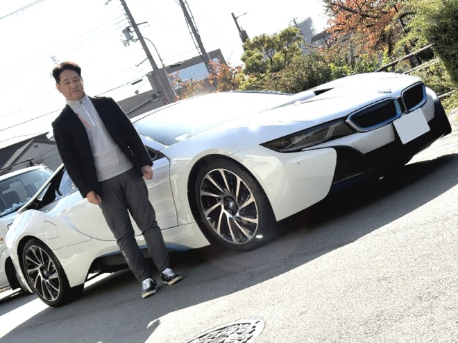 BMW i8　★実走920km★　正規ディーラー車　右ハンドル　LEDヘッドライト　コンフォートアクセス　BMWiインテリアデザインCARPO　ご納車完了致しました。