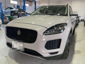 ジャガー　Ｅペイス　デジタルインナーミラー取付