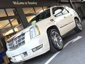 キャデラック エスカレード　プラチナム　正規ディーラー車　ご納車完了致しました。
