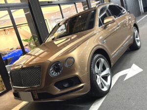 ベントレー ベンテイガ　W12　正規ディーラー車　右ハンドル　ご納車完了致しました。