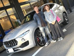 マセラティ レヴァンテ　正規ディーラー車　左ハンドル　シャンパーニュ　ご納車完了致しました。