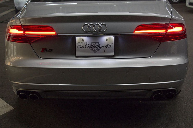 アウディ S8 中古 シルバー2014年5月|【外車の中古車専門店 アウディ S8 中古 シルバー2014年5月|【外車の中古車専門店